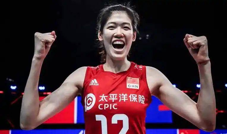 半岛体育注册网址-美国女排在比赛中受伤退赛，主帅表示担忧